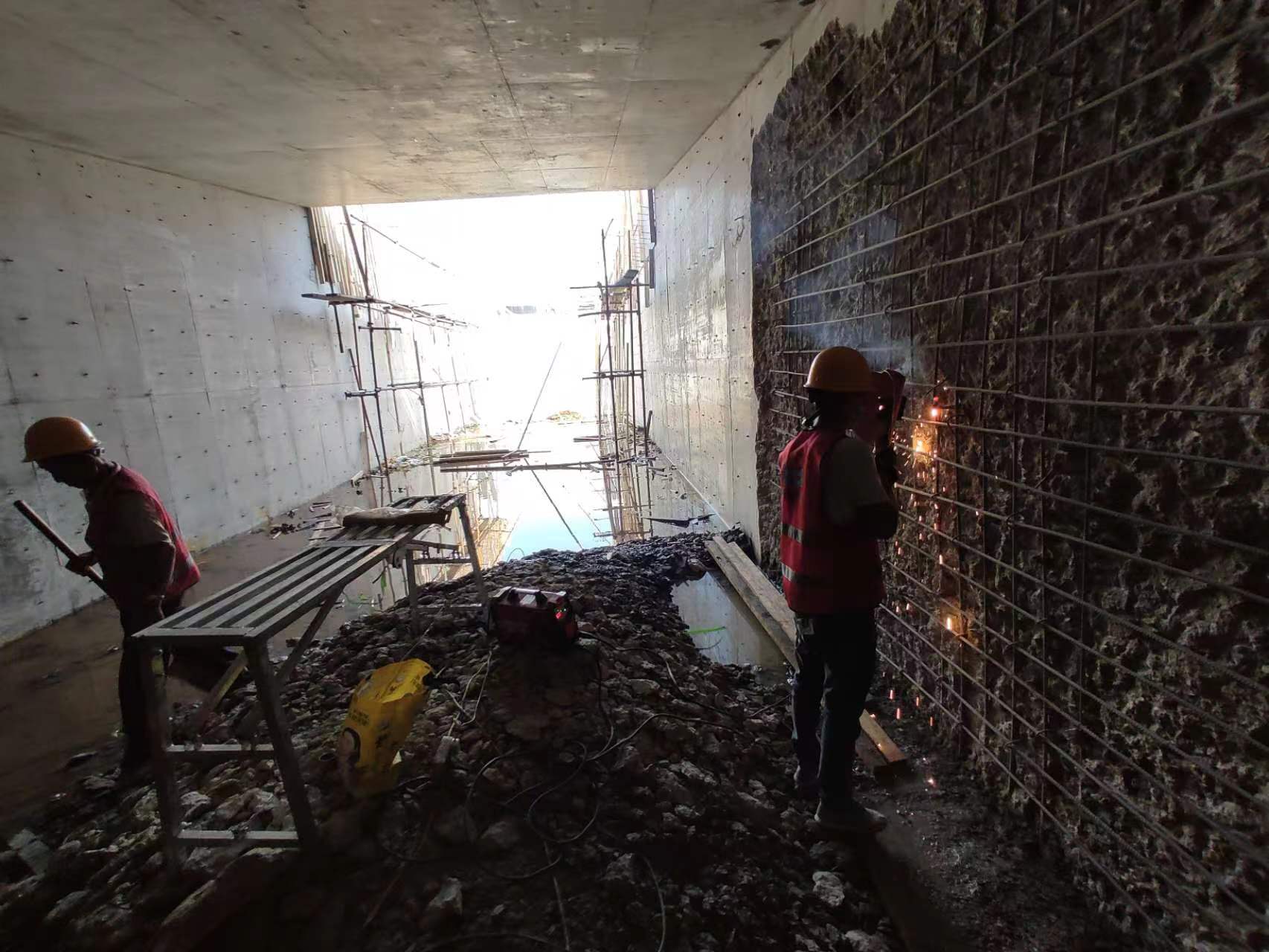 潍坊挖断承重墙导致楼体开裂，加固施工方案出炉